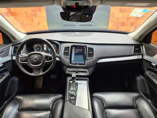 VOLVO-XC90-2018