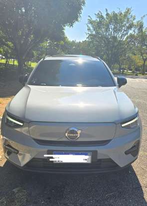 VOLVO-EX40-2025