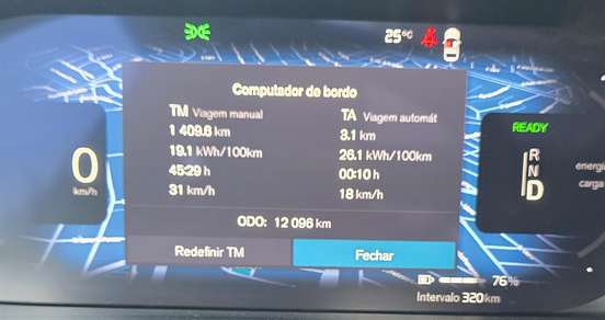 VOLVO-EX40-2025