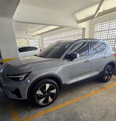 VOLVO-EX40-2025
