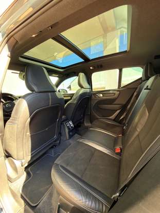 VOLVO-XC40-2020