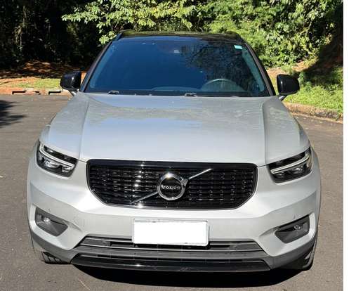 VOLVO-XC40-2019
