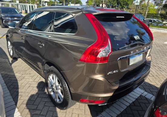 VOLVO-XC60-2014