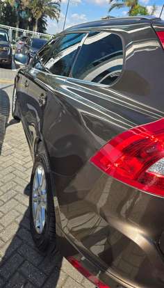 VOLVO-XC60-2014