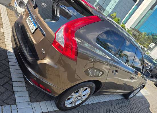 VOLVO-XC60-2014