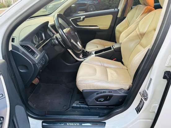 VOLVO-XC60-2014
