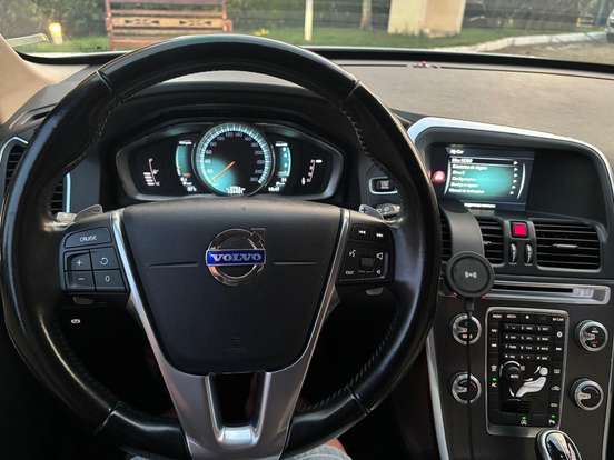VOLVO-XC60-2014