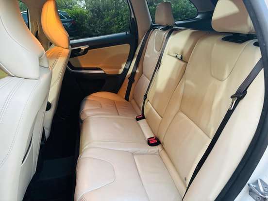 VOLVO-XC60-2014