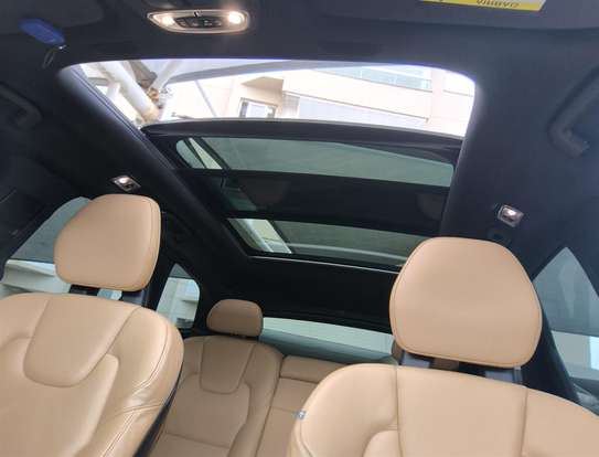 VOLVO-XC60-2018