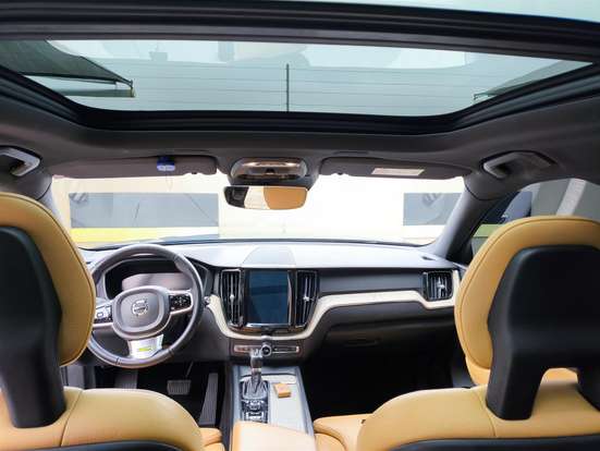 VOLVO-XC60-2018