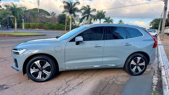 VOLVO-XC60-2024