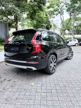 VOLVO-XC90-2019