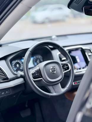 VOLVO-XC90-2019