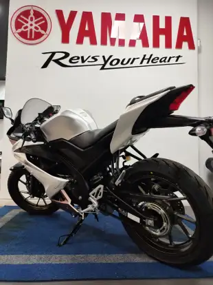YAMAHA-YZF R15-2026