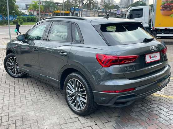 AUDI-Q3-2022