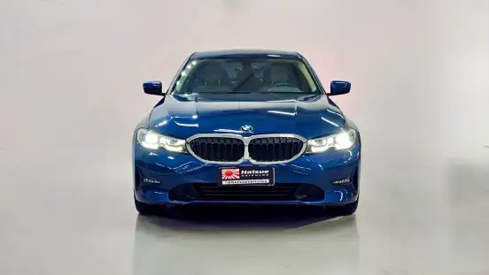 BMW-320i-2021