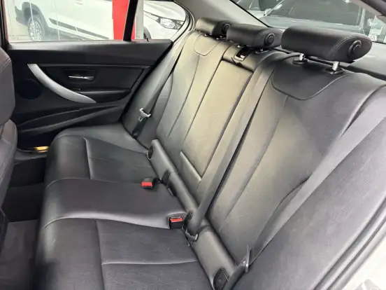 BMW-320i-2013