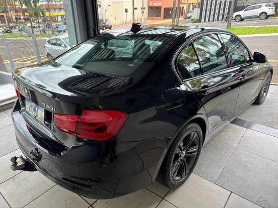 BMW-320i-2017