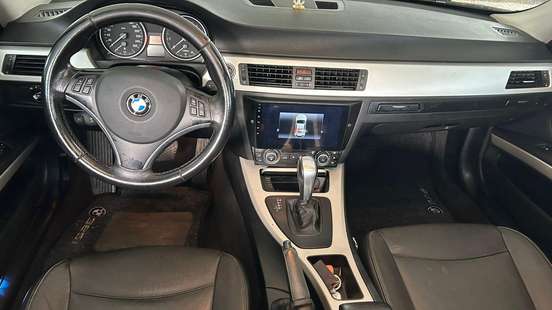 BMW-325i-2010