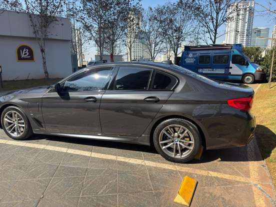 BMW-530e-2019