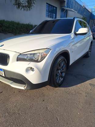 BMW-X1-2011