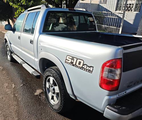 CHEVROLET S10 2.8 EXECUTIVE 4X4 CD 12V TURBO ELECTRONIC INTERCOOLER DIESEL 4P MANUAL
