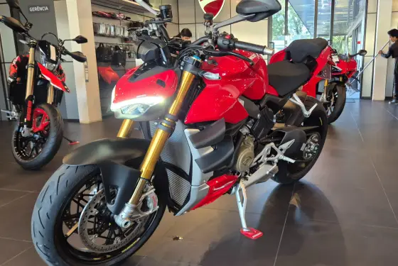 DUCATI STREETFIGHTER V4 S DUCATI STREETFIGHTER V4 S