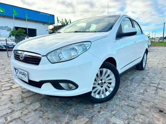 FIAT GRAND SIENA 1.6 MPI ESSENCE 16V FLEX 4P MANUAL FIAT GRAND SIENA 1.6 MPI ESSENCE 16V FLEX 4P MANUAL