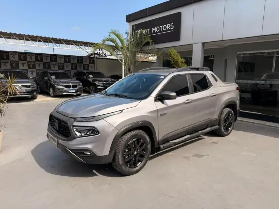 FIAT TORO 2.0 16V TURBO DIESEL ULTRA 4WD AT9 FIAT TORO 2.0 16V TURBO DIESEL ULTRA 4WD AT9