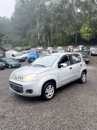 FIAT UNO 1.0 VIVACE 8V FLEX 4P MANUAL FIAT UNO 1.0 VIVACE 8V FLEX 4P MANUAL