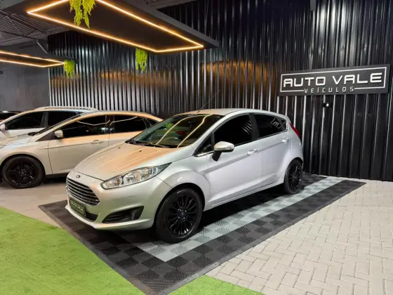 FORD FIESTA 1.6 TITANIUM HATCH 16V FLEX 4P POWERSHIFT FORD FIESTA 1.6 TITANIUM HATCH 16V FLEX 4P POWERSHIFT