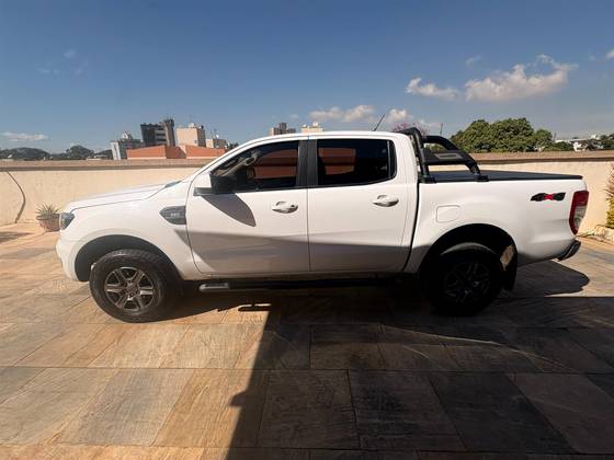 FORD RANGER 2.2 XLS 4X4 CD 16V DIESEL 4P AUTOMÁTICO