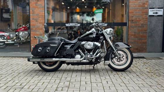 HARLEY-DAVIDSON ROAD KING CLASSIC 