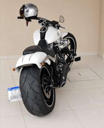 HARLEY-DAVIDSON-SOFTAIL BREAKOUT-2016