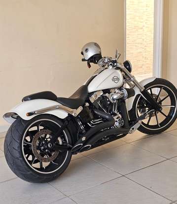 HARLEY-DAVIDSON-SOFTAIL BREAKOUT-2016
