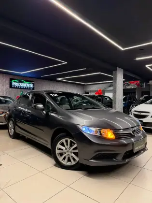 HONDA CIVIC 1.8 LXS 16V FLEX 4P AUTOMÁTICO HONDA CIVIC 1.8 LXS 16V FLEX 4P AUTOMÁTICO