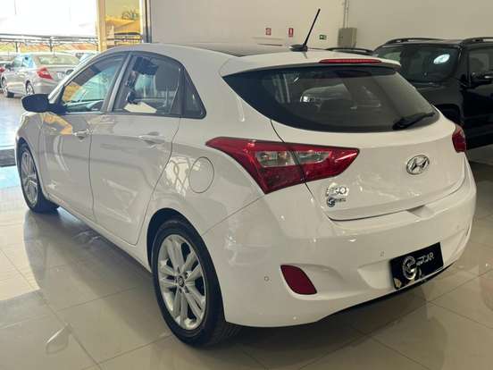 HYUNDAI-I30-1.8 MPI 16V GASOLINA 4P AUTOMATICO HYUNDAI-I30-2015