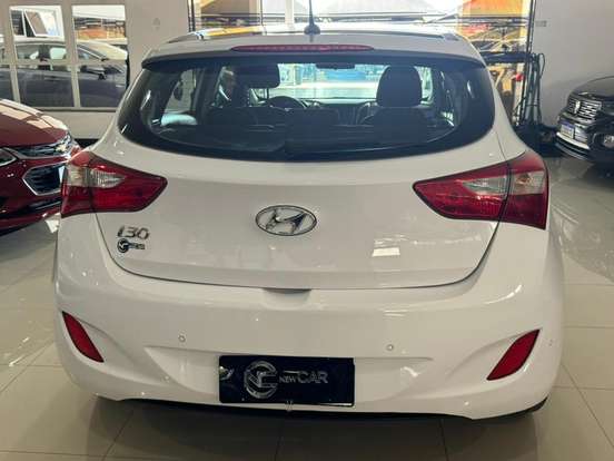 HYUNDAI-I30-1.8 MPI 16V GASOLINA 4P AUTOMATICO HYUNDAI-I30-2015