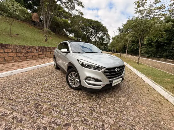 HYUNDAI TUCSON 2.0 MPFI GLS 16V 143CV 2WD FLEX 4P AUTOMÁTICO HYUNDAI TUCSON 2.0 MPFI GLS 16V 143CV 2WD FLEX 4P AUTOMÁTICO
