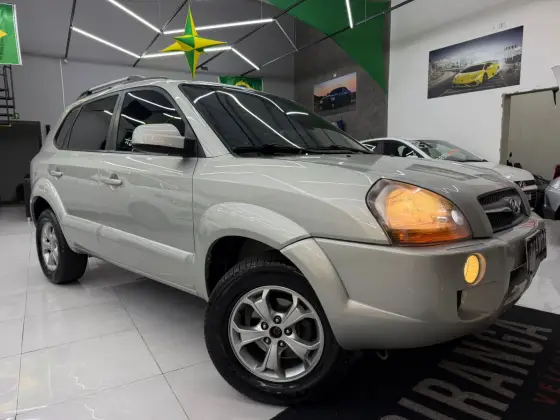 HYUNDAI TUCSON 2.0 MPFI GLS 16V 143CV 2WD GASOLINA 4P AUTOMÁTICO HYUNDAI TUCSON 2.0 MPFI GLS 16V 143CV 2WD GASOLINA 4P AUTOMÁTICO
