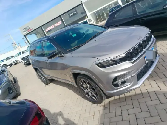 JEEP COMMANDER 1.3 T270 TURBO FLEX OVERLAND AT6 JEEP COMMANDER 1.3 T270 TURBO FLEX OVERLAND AT6
