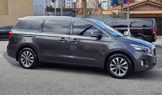 KIA-CARNIVAL-2015
