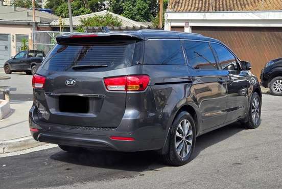KIA-CARNIVAL-2015
