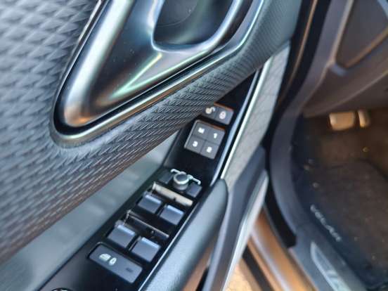 LAND ROVER-RANGE ROVER VELAR-2.0 P300 GASOLINA R-DYNAMIC SE AUTOMÁTICO LAND ROVER-RANGE ROVER VELAR-2019