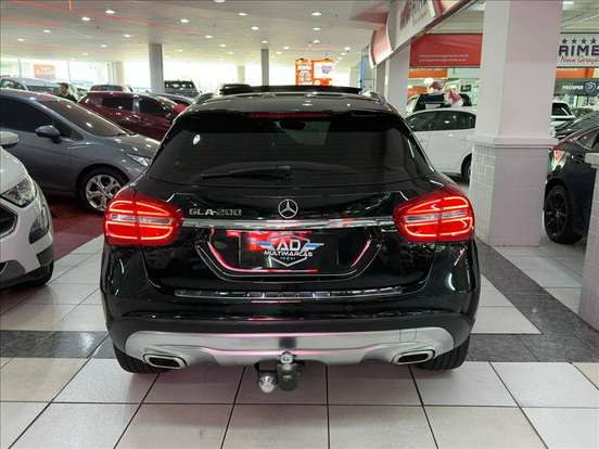 MERCEDES-BENZ-GLA 200-2016