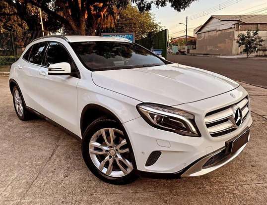 MERCEDES-BENZ-GLA 200-2016