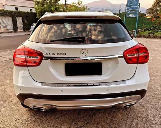 MERCEDES-BENZ-GLA 200-2016
