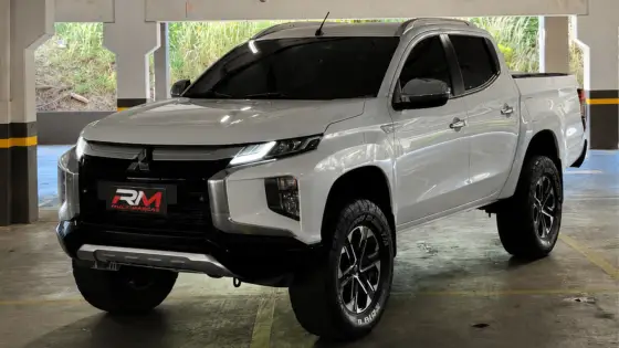 MITSUBISHI L200 TRITON 2.4 16V TURBO DIESEL SPORT HPE-S CD 4P 4X4 AUTOMÁTICO MITSUBISHI L200 TRITON 2.4 16V TURBO DIESEL SPORT HPE-S CD 4P 4X4 AUTOMÁTICO