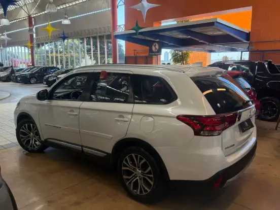 MITSUBISHI-OUTLANDER-2.0 COMFORT 16V GASOLINA 4P AUTOMÁTICO MITSUBISHI-OUTLANDER-2018