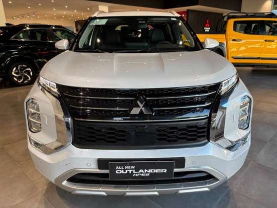 MITSUBISHI-OUTLANDER-2025